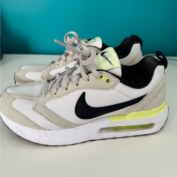 Nike big kids sneakers - Picture 2 of 6